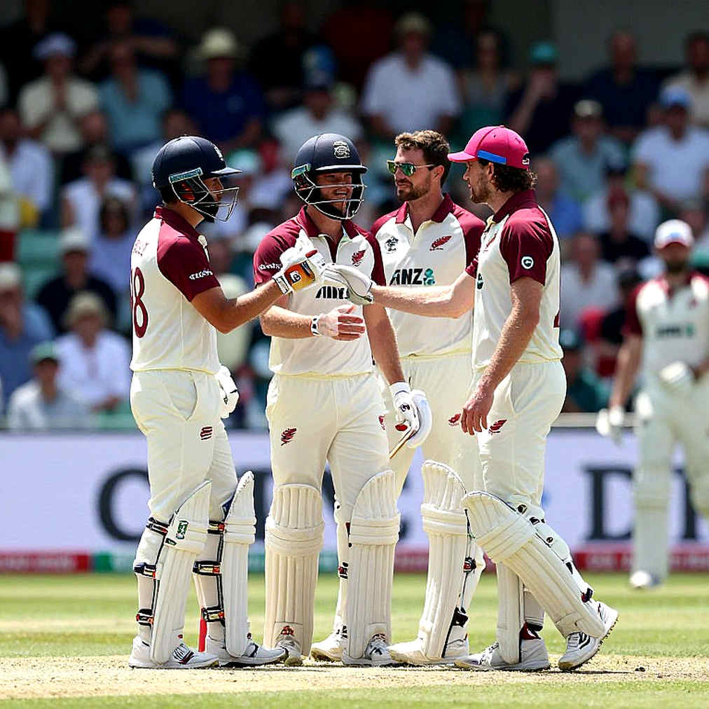Between the Rope and the Advertising Board: Weatherald's Concussion and the Sheffield Shield's Quiet Question Between the Rope and the Advertising Board: Weatherald's Concussion and the Sheffield Shield's Quiet Question