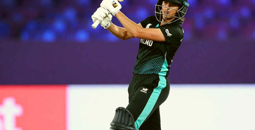 A 34-Year-Old Gamble on Grass: Maddinson, Two Spinners, and an Invisible Door in Durban A 34-Year-Old Gamble on Grass: Maddinson, Two Spinners, and an Invisible Door in Durban