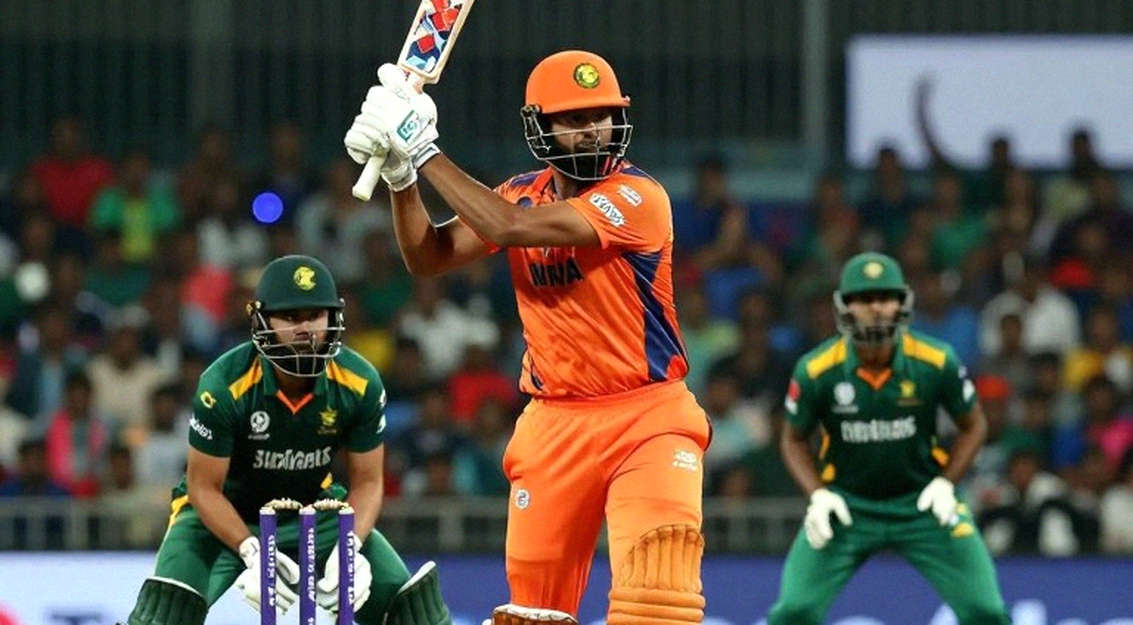 নিরপেক্ষ মাঠে সোনার লড়াই: ভারত-পাকিস্তান ফাইনালের আসল সংকেত টসের ওই নীরবতায় নিরপেক্ষ মাঠে সোনার লড়াই: ভারত-পাকিস্তান ফাইনালের আসল সংকেত টসের ওই নীরবতায়