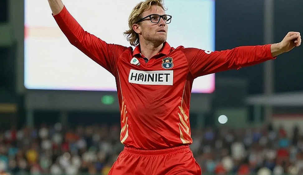 বল হাতে পিছিয়ে পড়ার টেপ-পাঠ: অকল্যান্ডের ছোট মাঠে ভারতের পাওয়ারপ্লে ধস আর ফিলিপসের জ্যামিতি