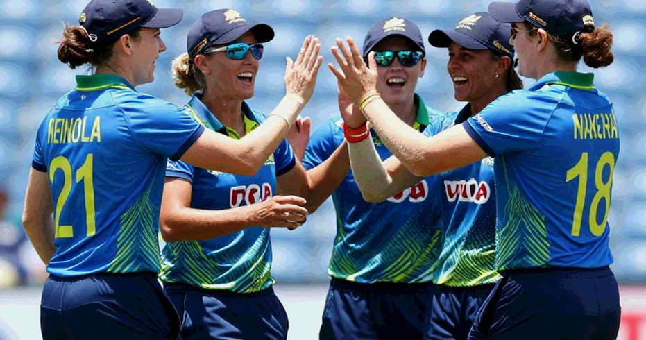 The Old-Ball Debt: In Durban the Cameras Look One Way, the Match Another The Old-Ball Debt: In Durban the Cameras Look One Way, the Match Another